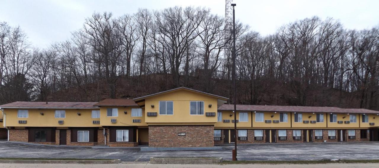 Econo Lodge Manistee Exterior foto